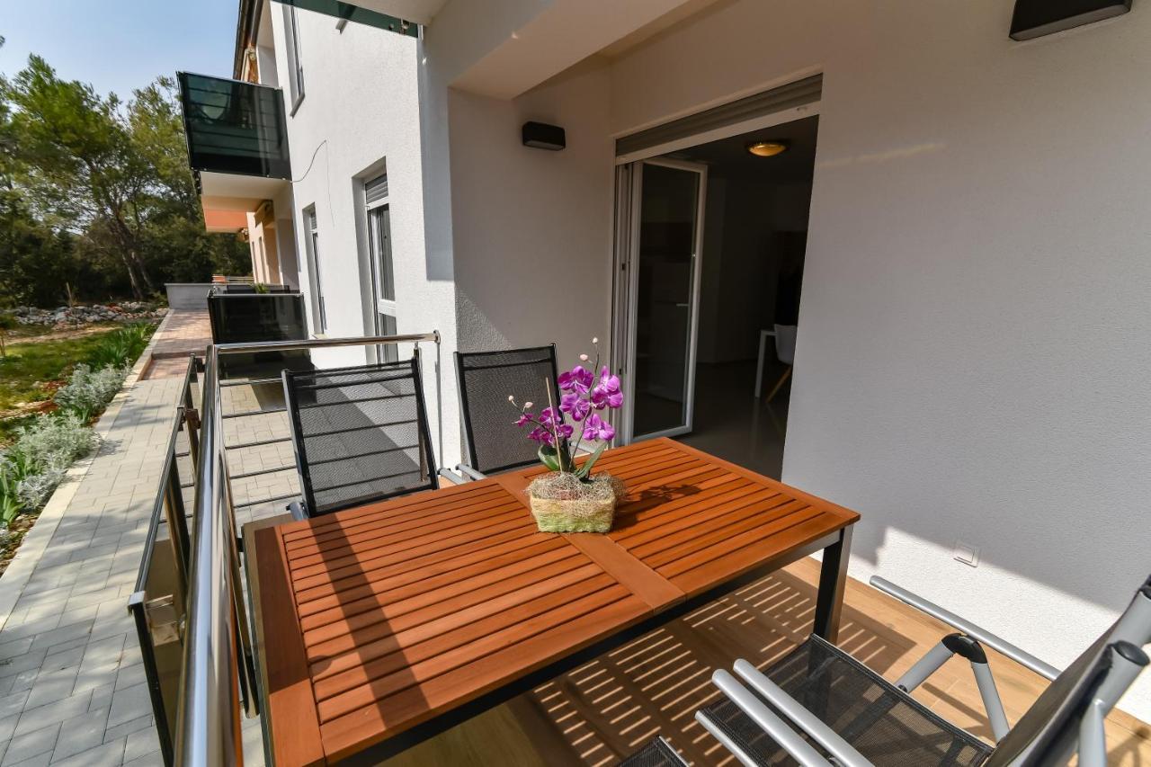 Denis Apartment Вир Екстериор снимка