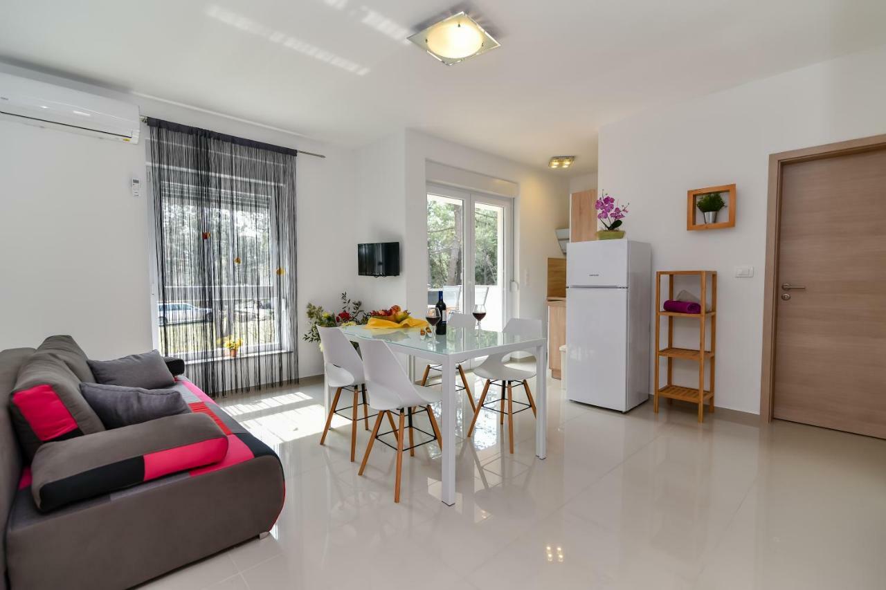 Denis Apartment Вир Екстериор снимка