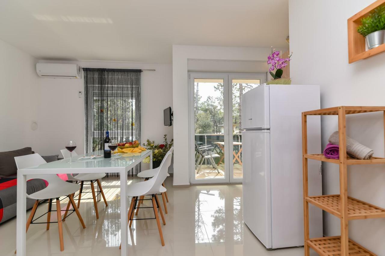 Denis Apartment Вир Екстериор снимка