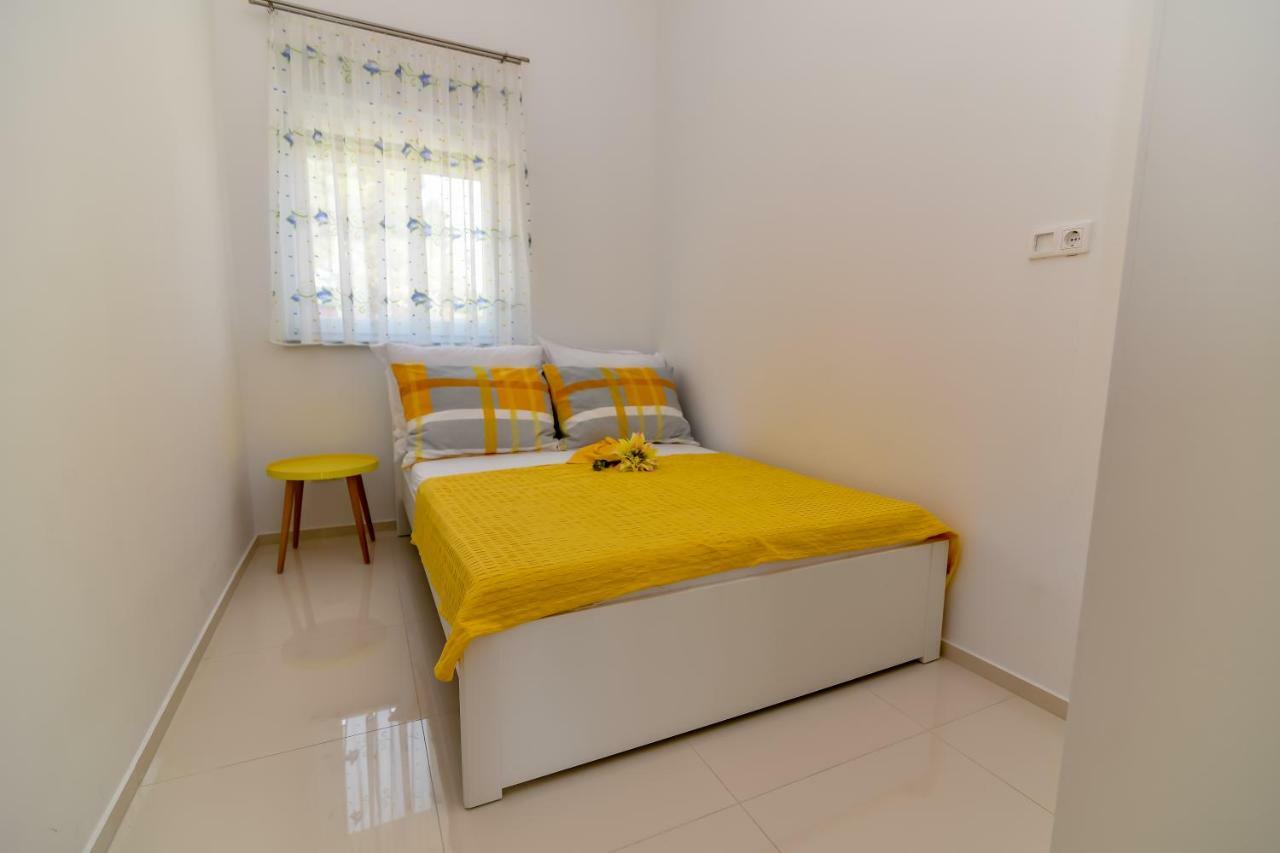 Denis Apartment Вир Екстериор снимка