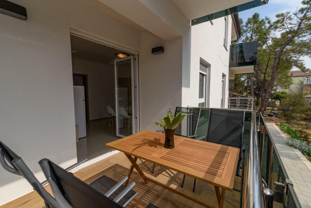Denis Apartment Вир Екстериор снимка