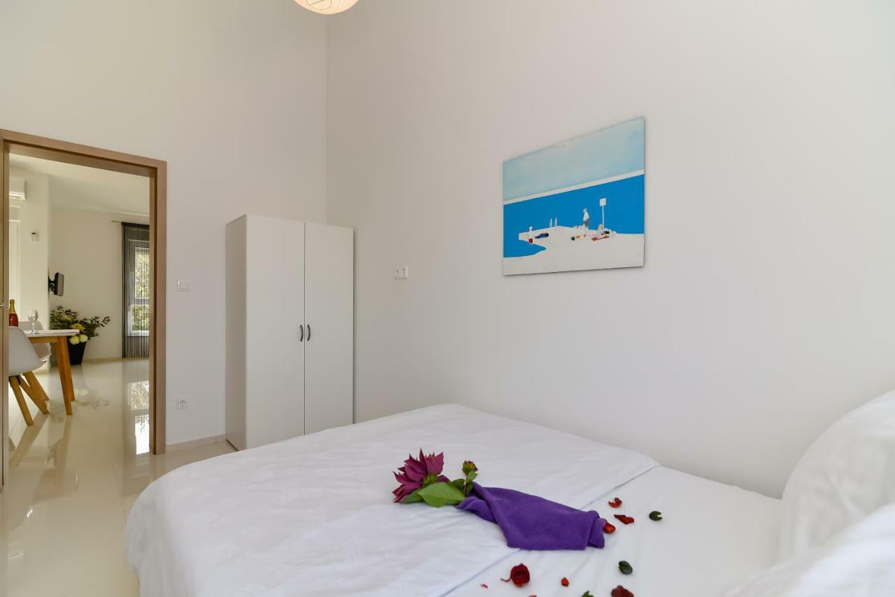 Denis Apartment Вир Екстериор снимка