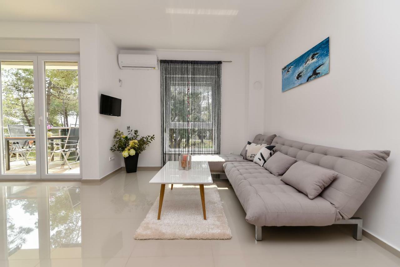 Denis Apartment Вир Екстериор снимка
