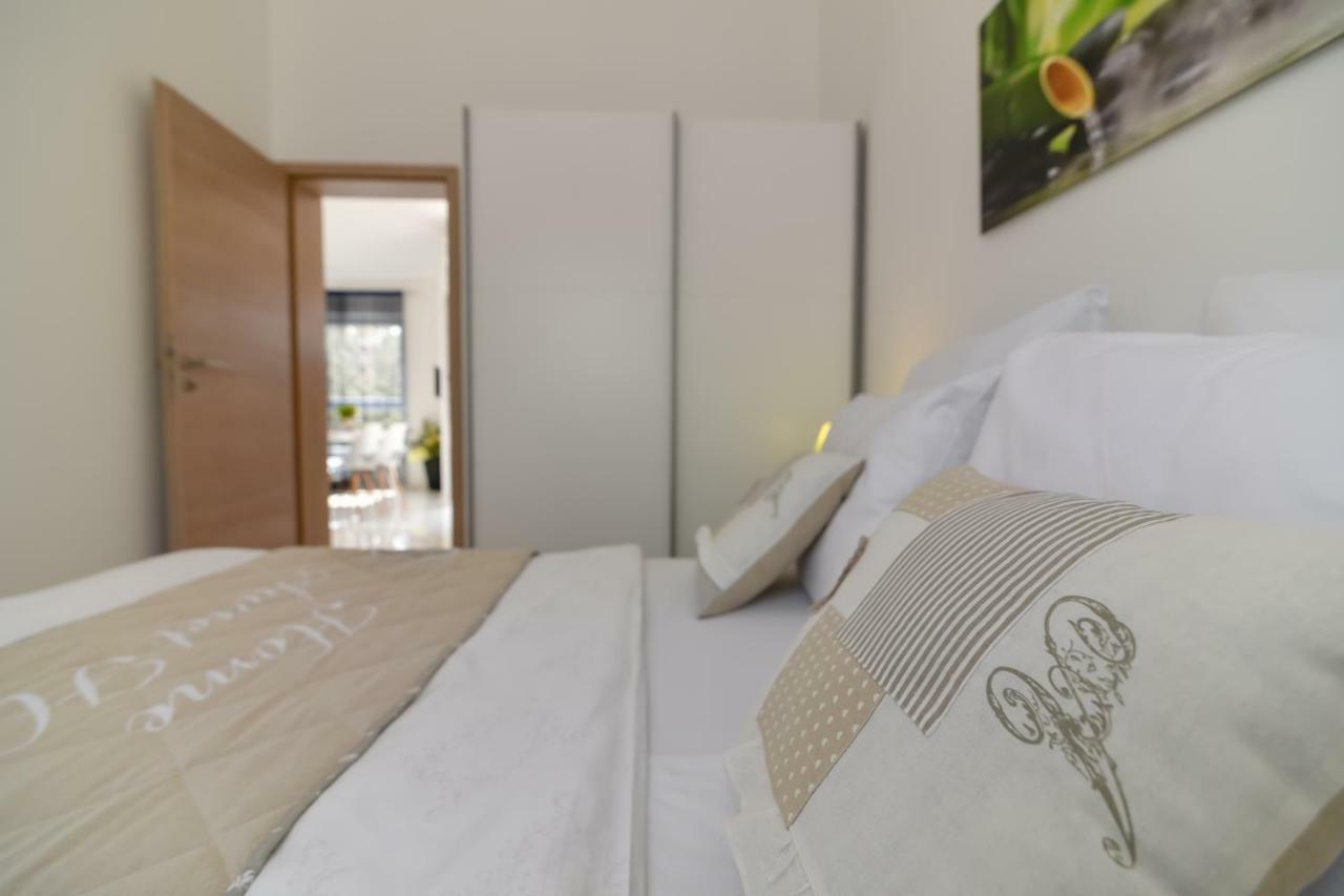 Denis Apartment Вир Екстериор снимка