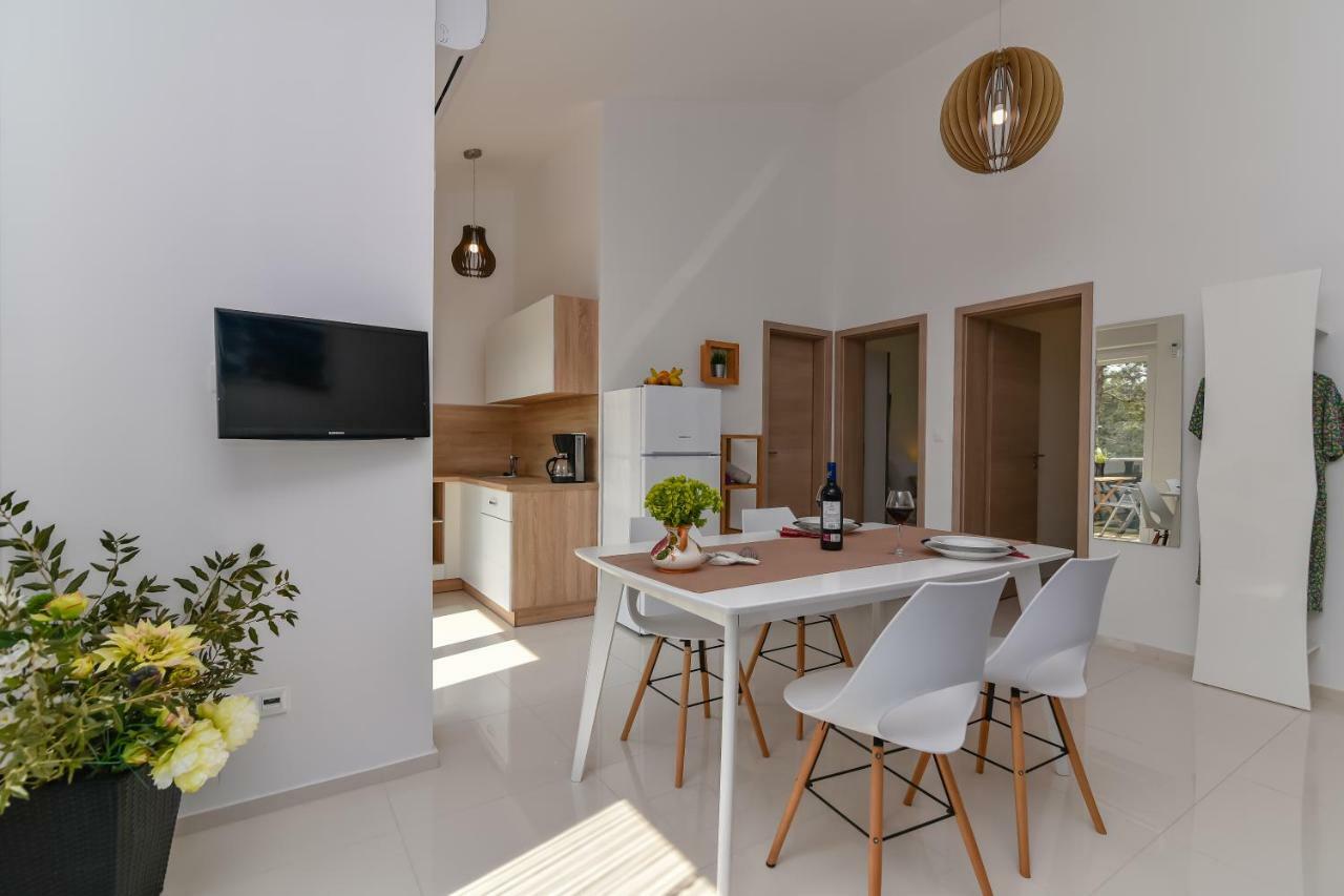 Denis Apartment Вир Екстериор снимка