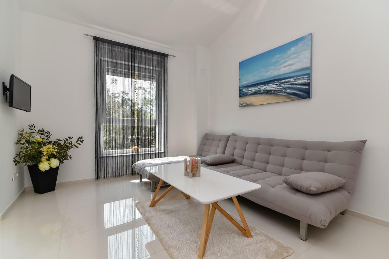 Denis Apartment Вир Екстериор снимка