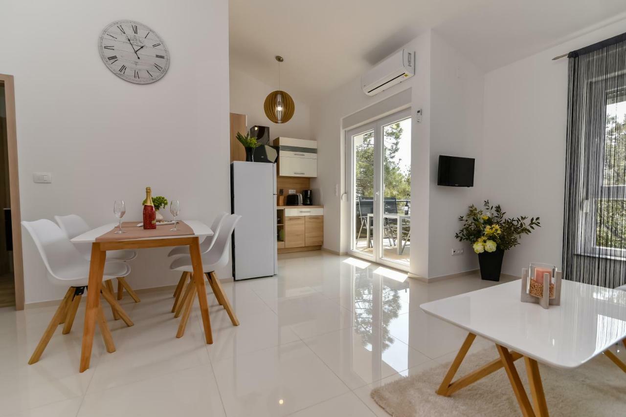 Denis Apartment Вир Екстериор снимка