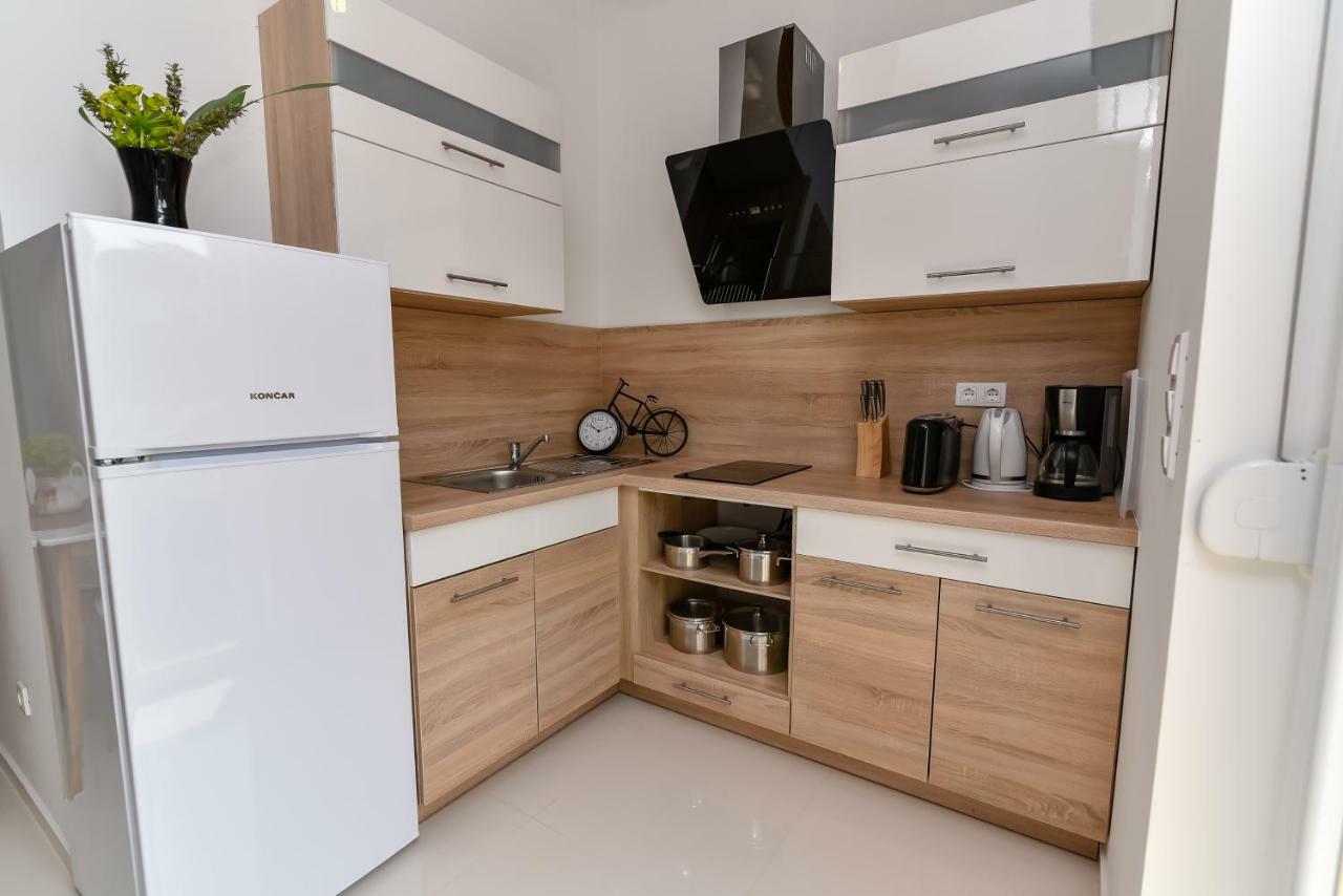 Denis Apartment Вир Екстериор снимка