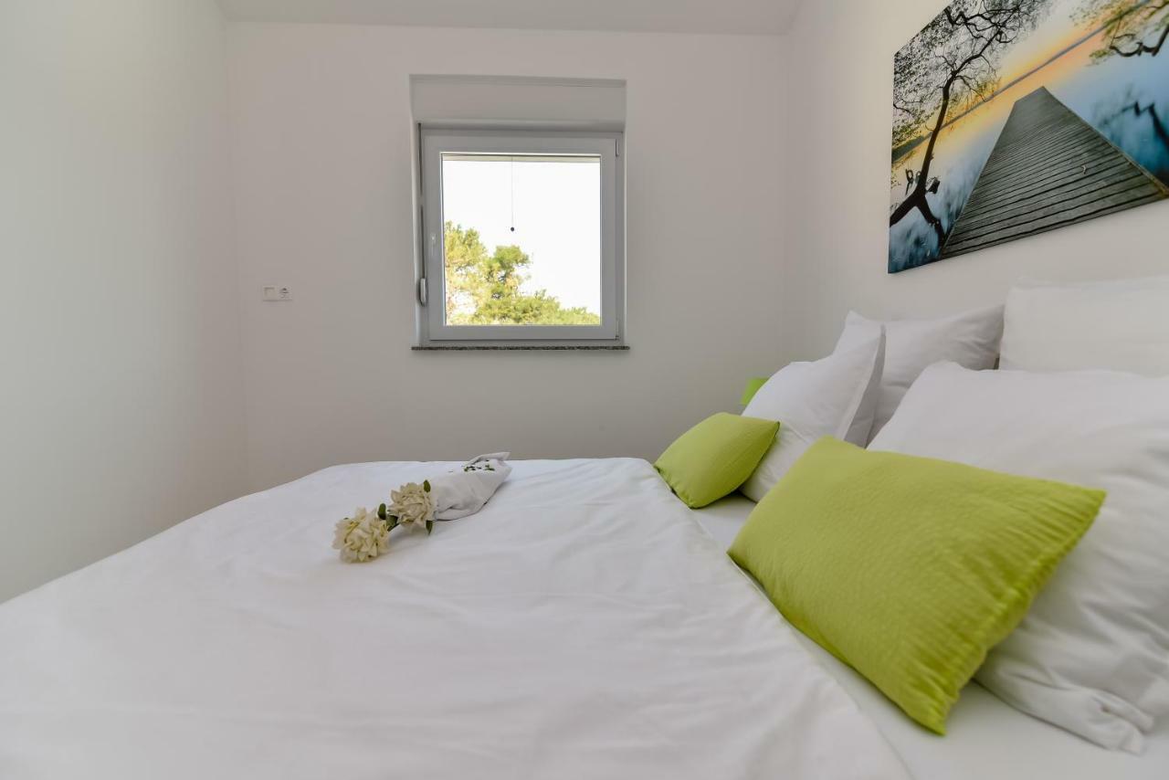Denis Apartment Вир Екстериор снимка