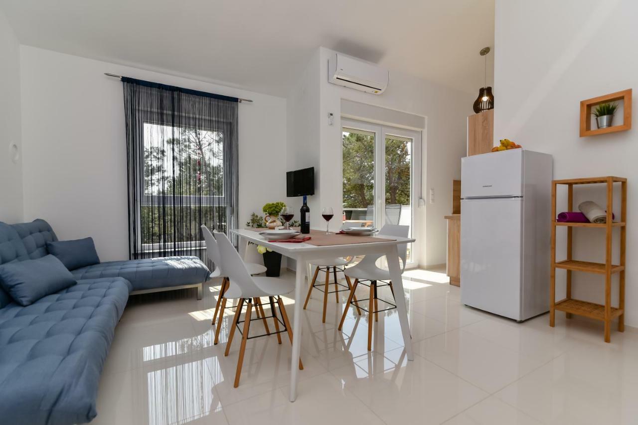 Denis Apartment Вир Екстериор снимка