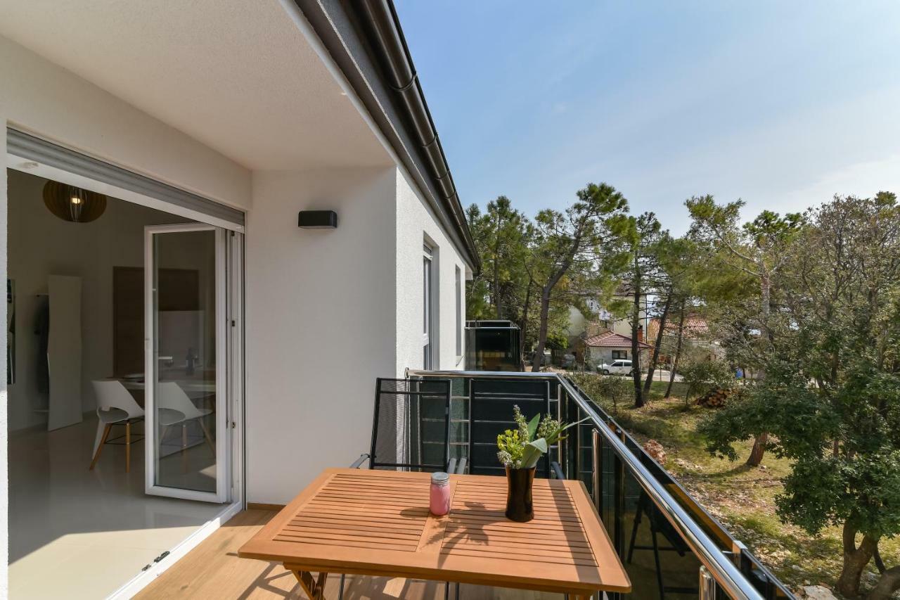 Denis Apartment Вир Екстериор снимка