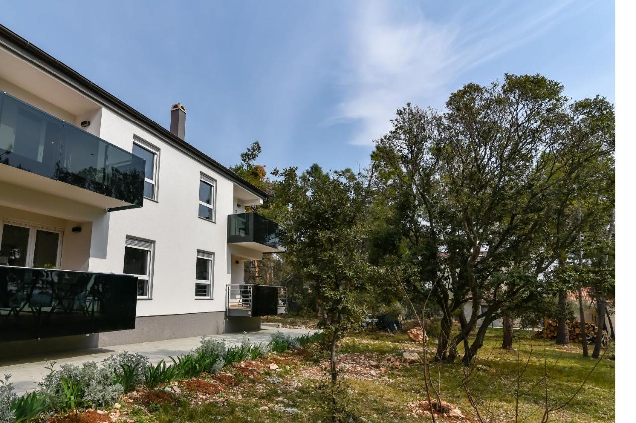 Denis Apartment Вир Екстериор снимка